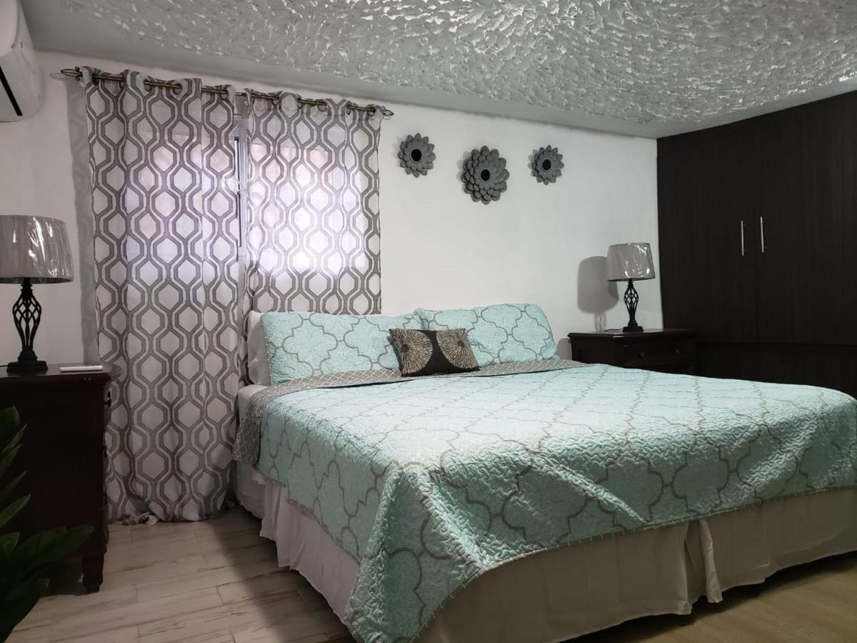 Hill Retreat - Kingston Hotel Luaran gambar