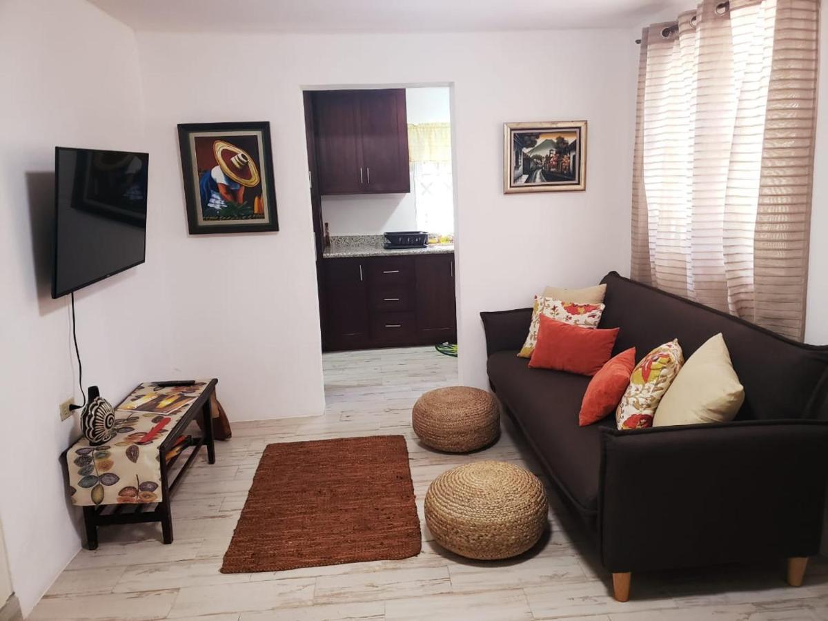 Hill Retreat - Kingston Hotel Luaran gambar