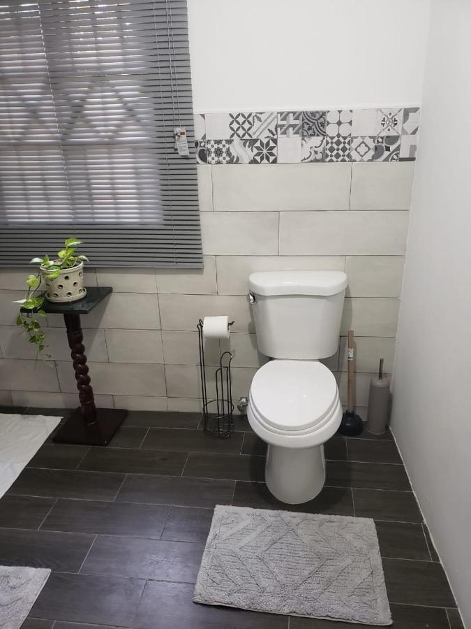 Hill Retreat - Kingston Hotel Luaran gambar